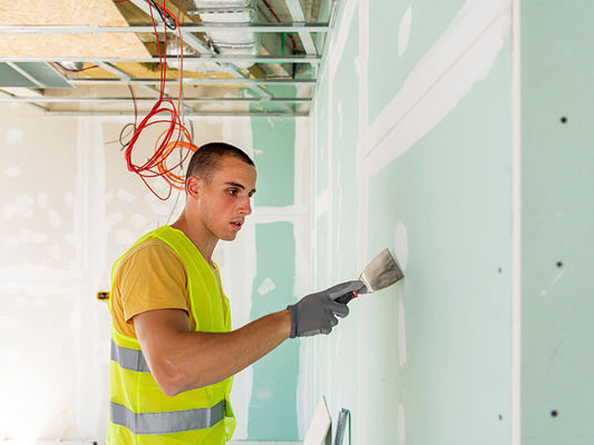 よい価格 石膏ボードの隔壁のための電流を通された骨のFurringチャネルの壁トラック50mm幅 オンライン